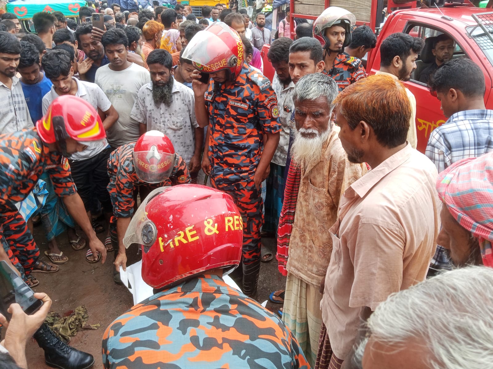 দিনাজপুরে ট্রাকচাপায় প্রাণ গেল ৩ মোটরসাইকেল আরোহীর
