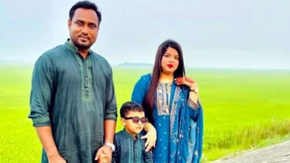 পিকআপের ধাক্কায় একই পরিবারের ৩ জন নিহত