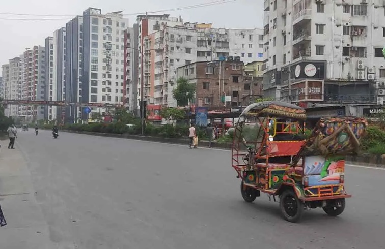 ঈদের টানা ছুটিতে ফাঁকা ঢাকা, নেই চিরচেনা যানজট