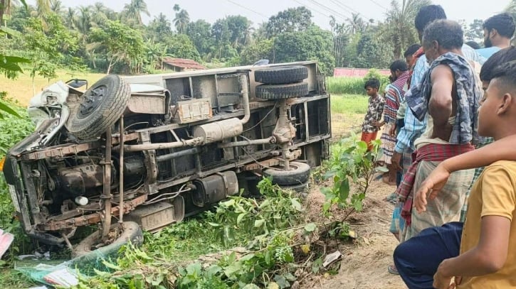 তালায় পিকআপ-মোটরসাইকেলের  মুখোমুখি সংঘর্ষে দুই জন নিহত